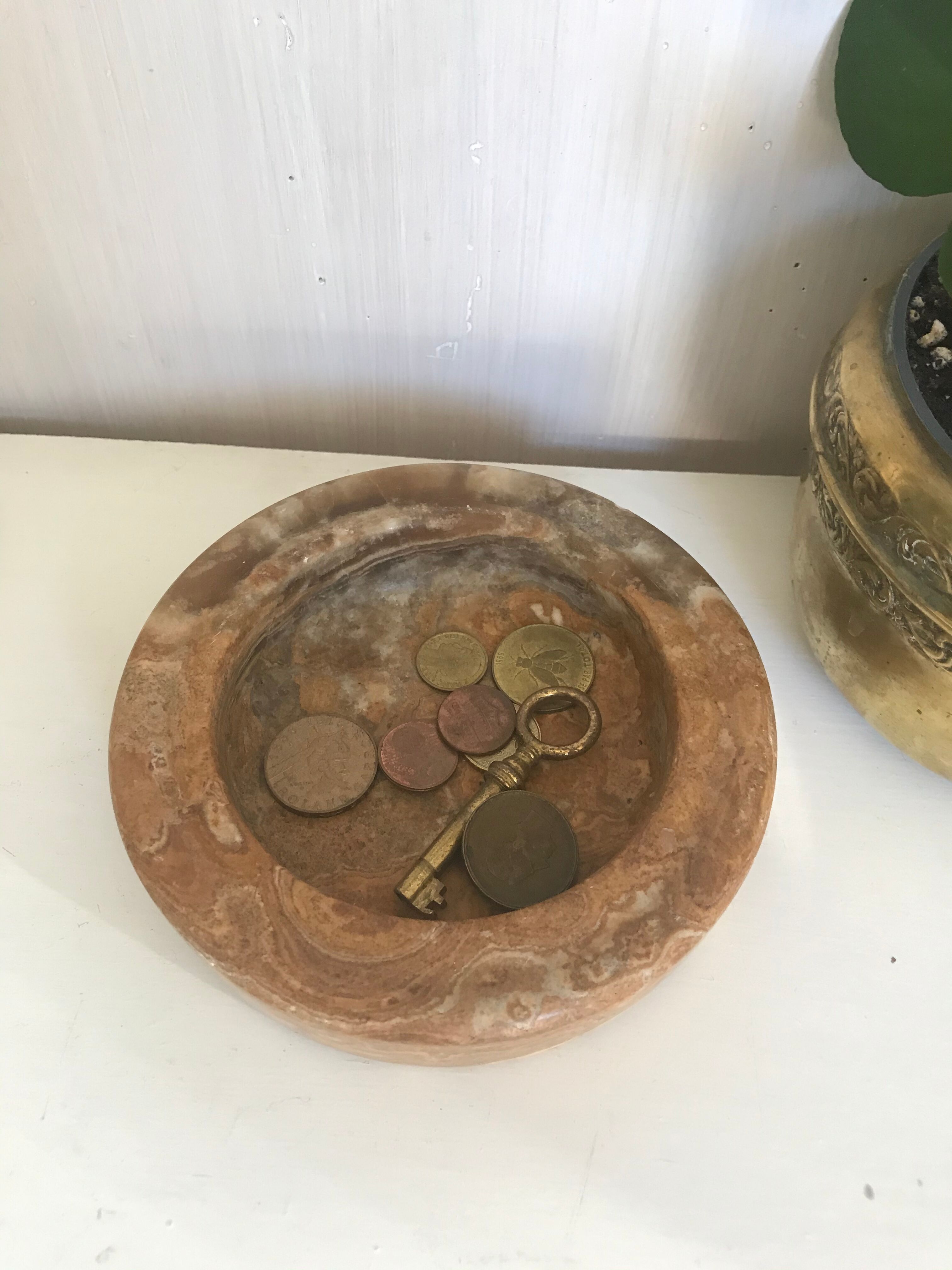 Empty pocket in vintage onyx