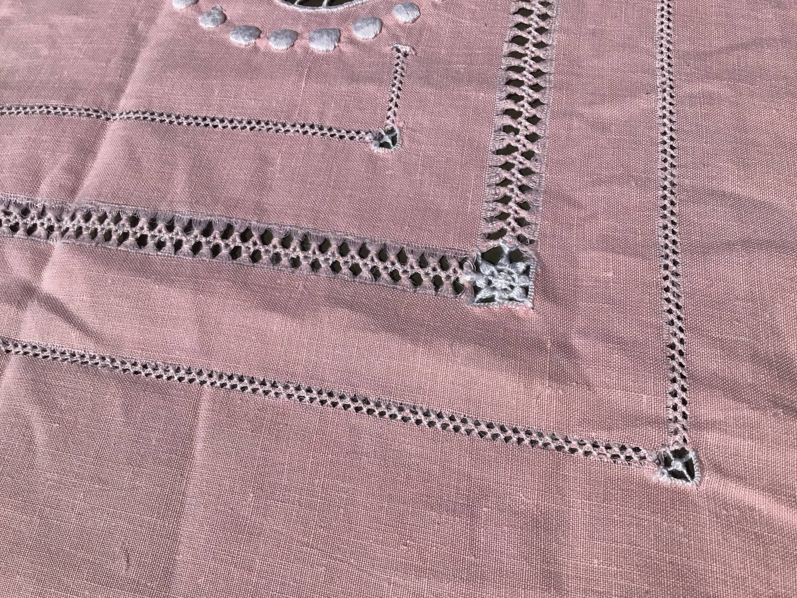 New rectangular tablecloth AG hand-embroidered 196X174cm