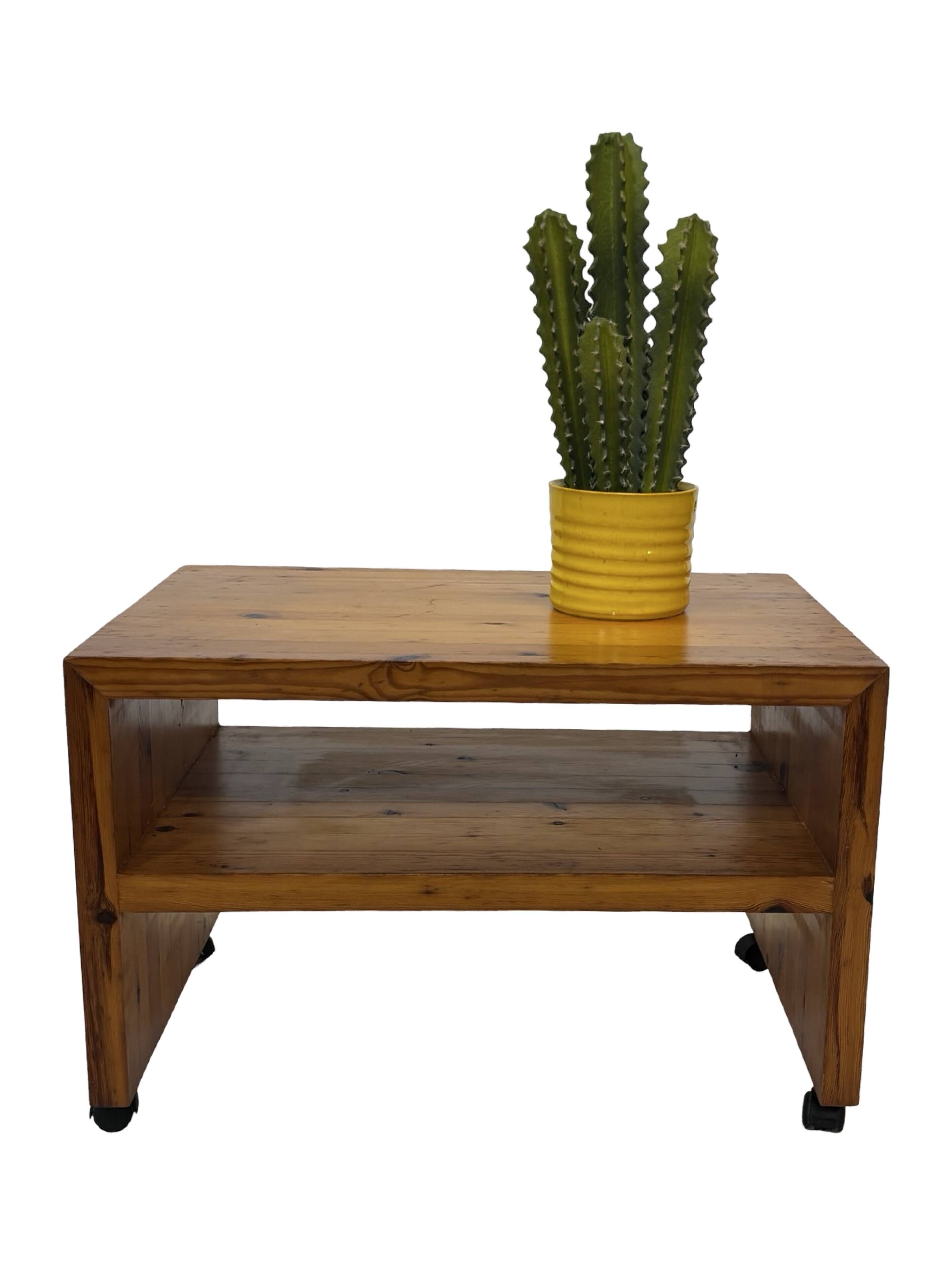 Table de chevet en pin, années 70