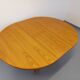 Table ronde vintage années 60 70 en orme blond avec rallonge intégrée