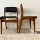 Chaise vintage scandinave en bois et simili cuir noir