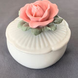 Boîte à bijoux avec une rose