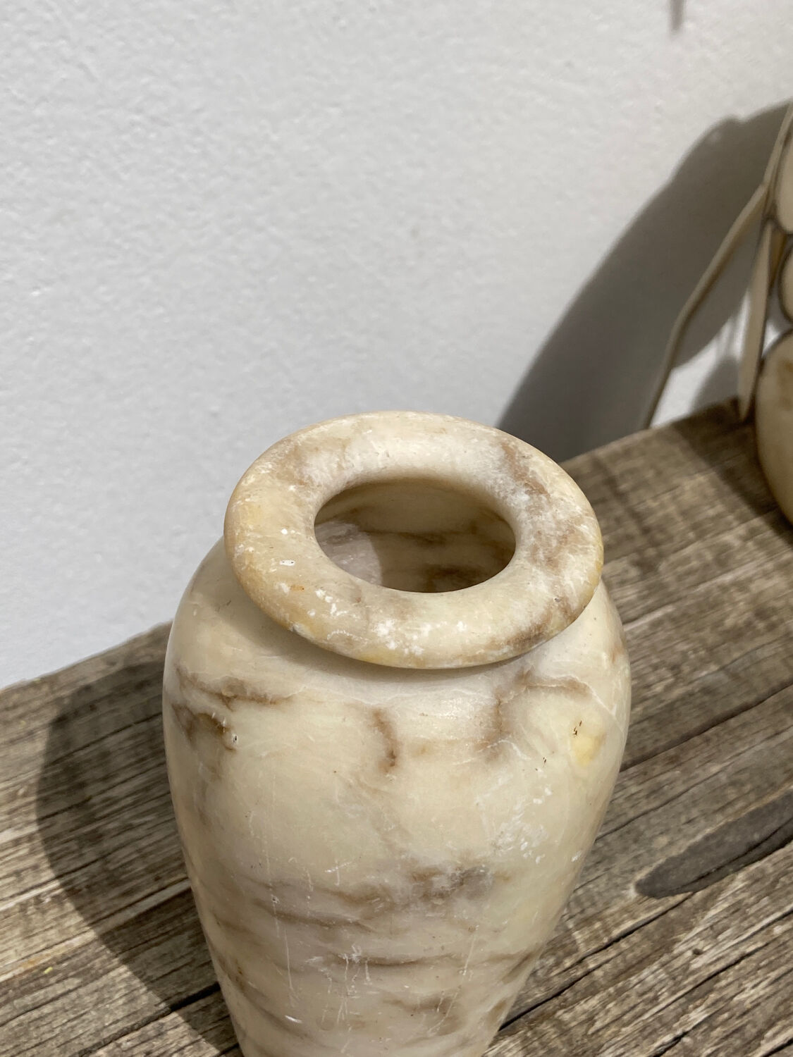 Onyx vase veins white marble beige art deco