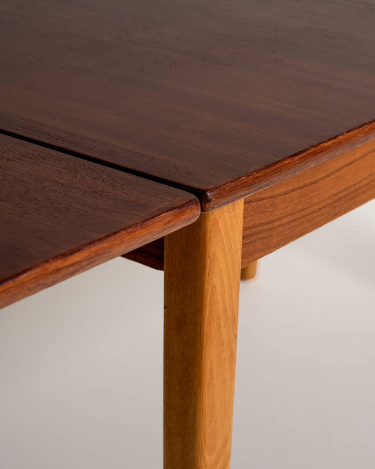 Extendable oak dining table, Scandinavia, 1960s