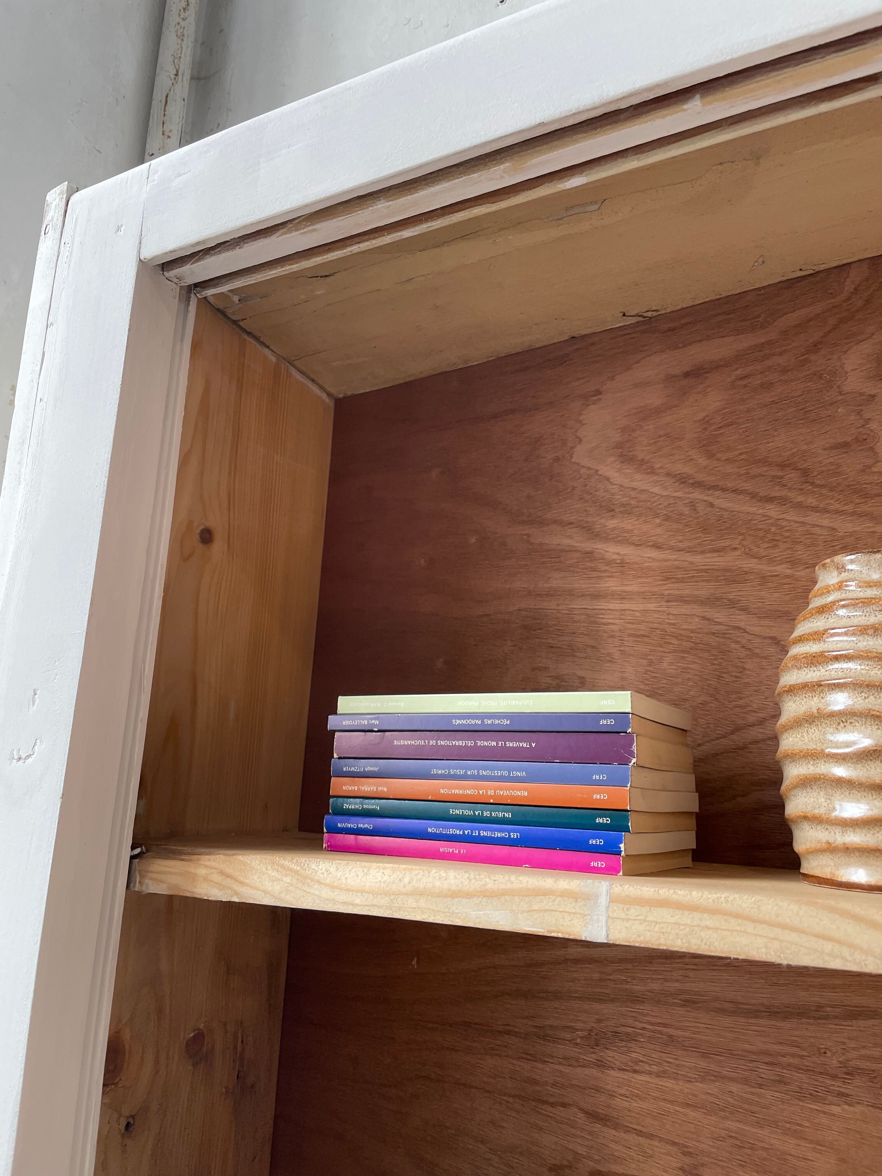 Library showcase ivory white sliding doors