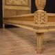 Paire de lits de style Louis XVI en bois laqué du XXe siècle