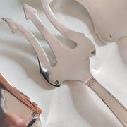 4 couverts de service en métal argenté avec écrin