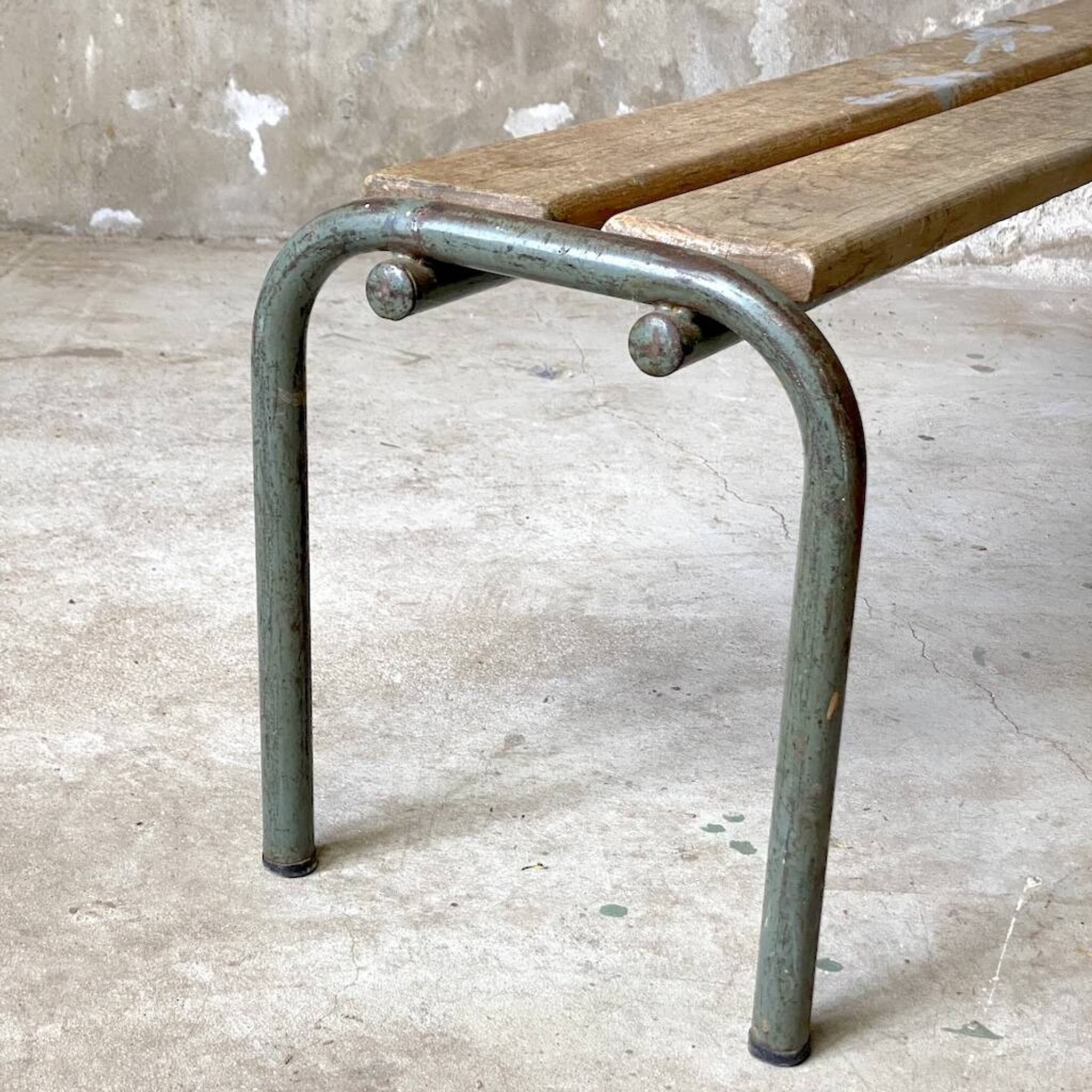 Banc d'école vintage