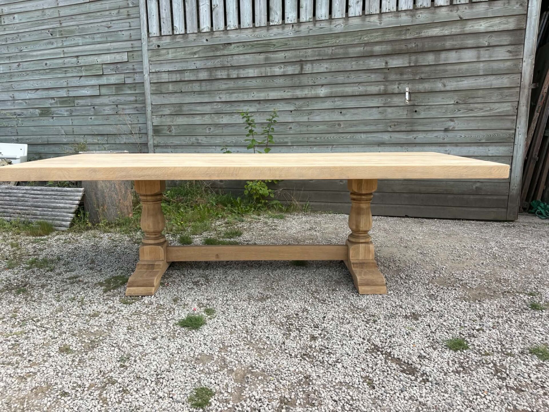 Grande table en bois brut ( 12 personnes )
