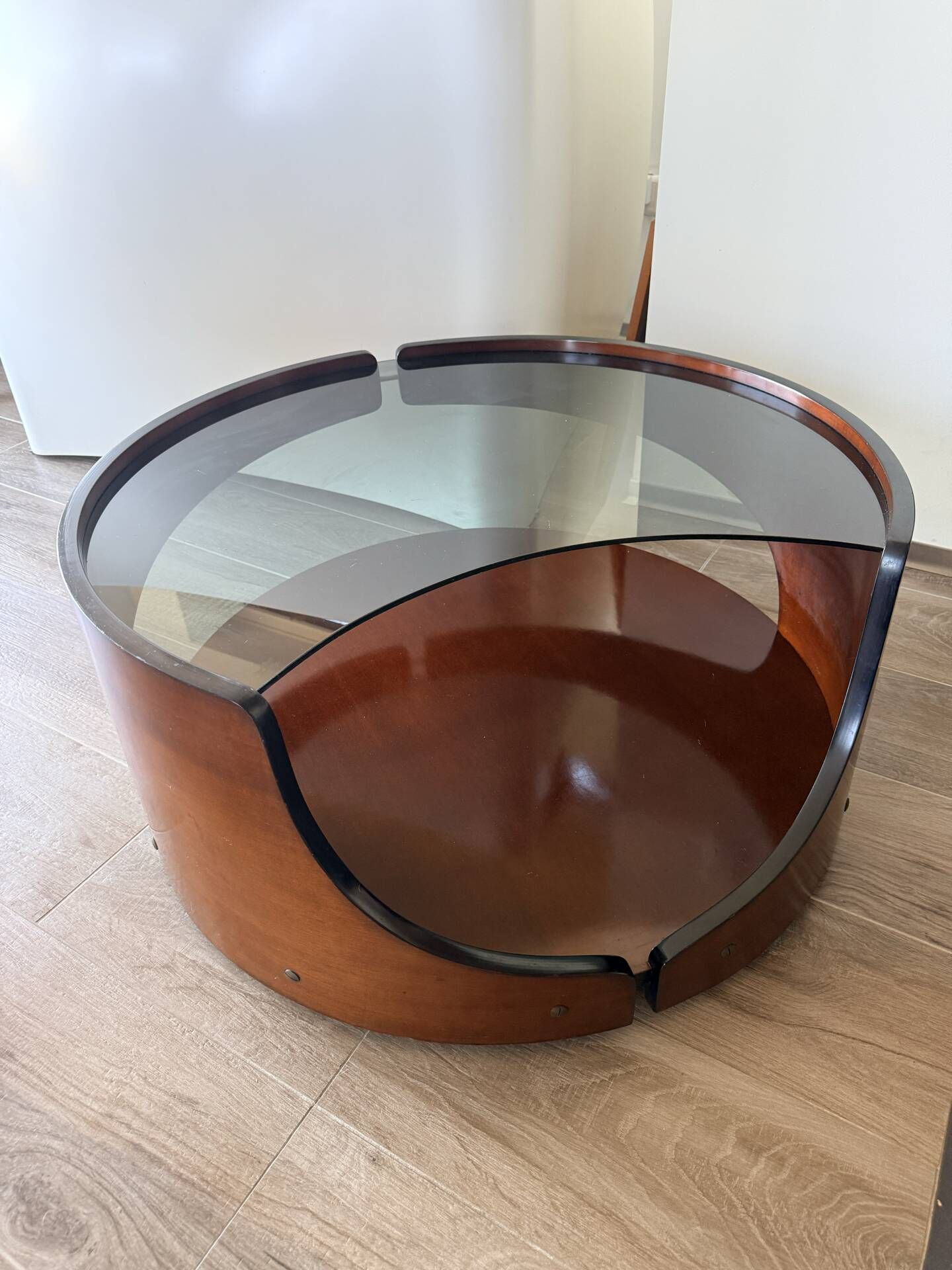Italian Space Age coffee table in curved wood and smoked glass – 1970s