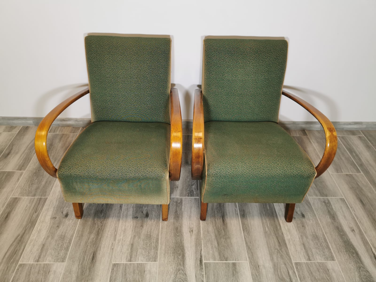 Fauteuils par Jindřich Halabala