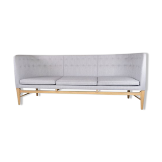 Mayor sofa, model AJ5, designed by Arne Jacobsen and Flemming Lassen