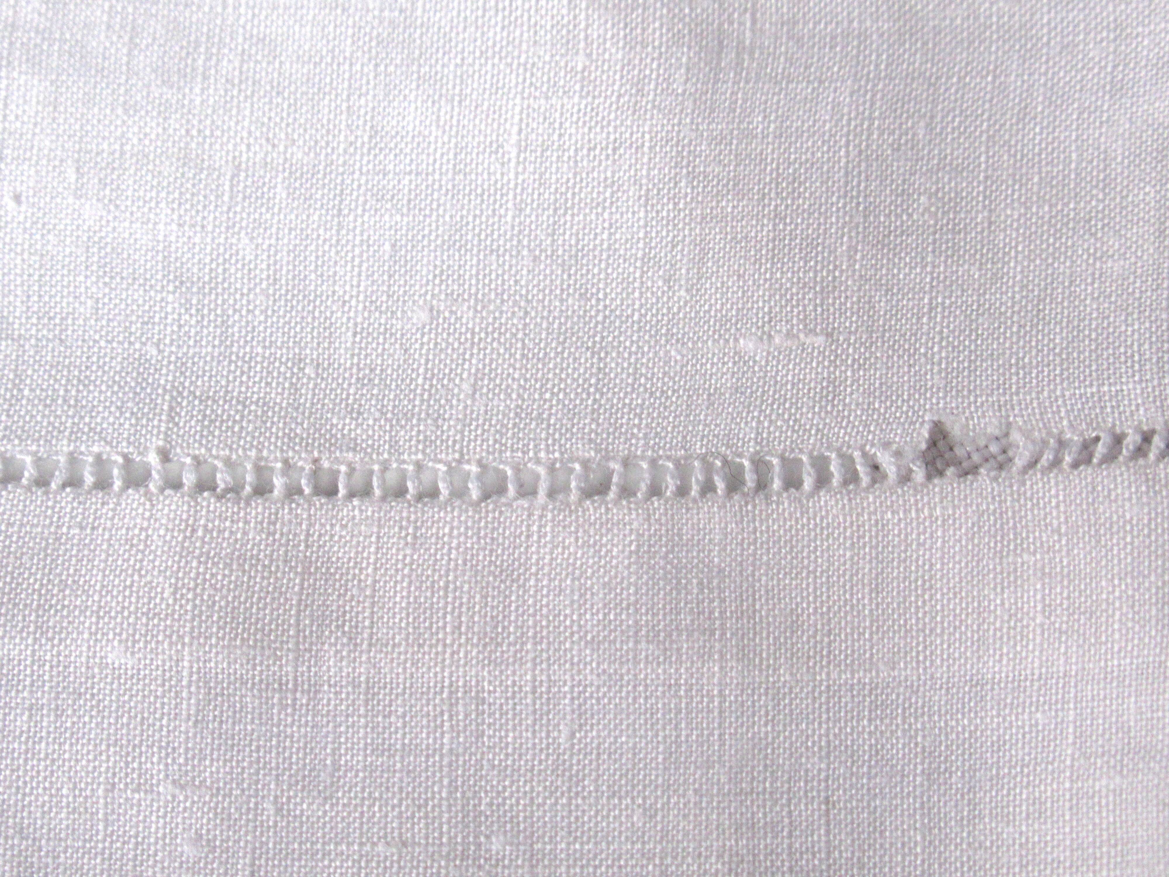 Old tablecloth, Luxeuil lace center, 2m40 long
