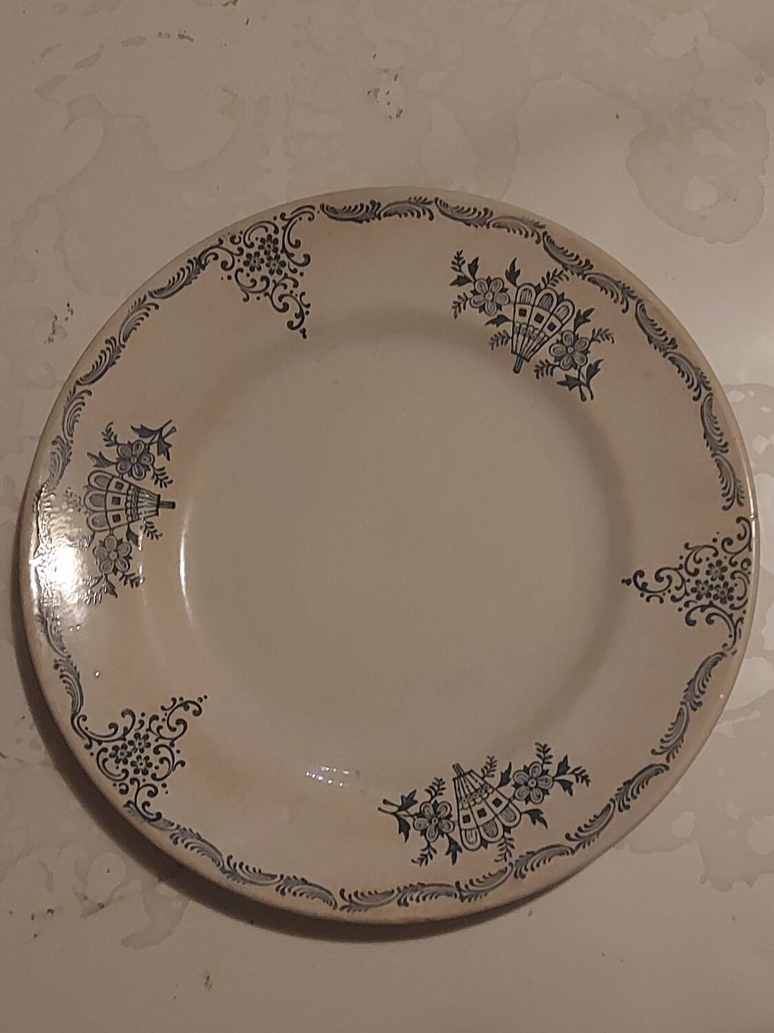 Saint-Armand flat opaque plate