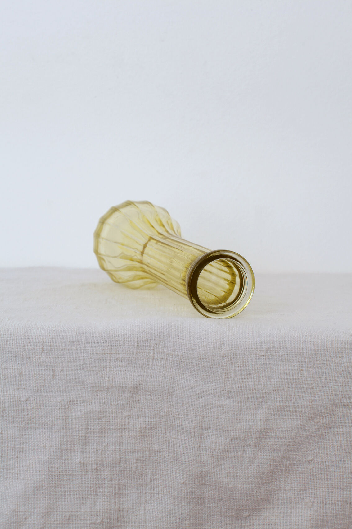 Striated yellow soliflore vase