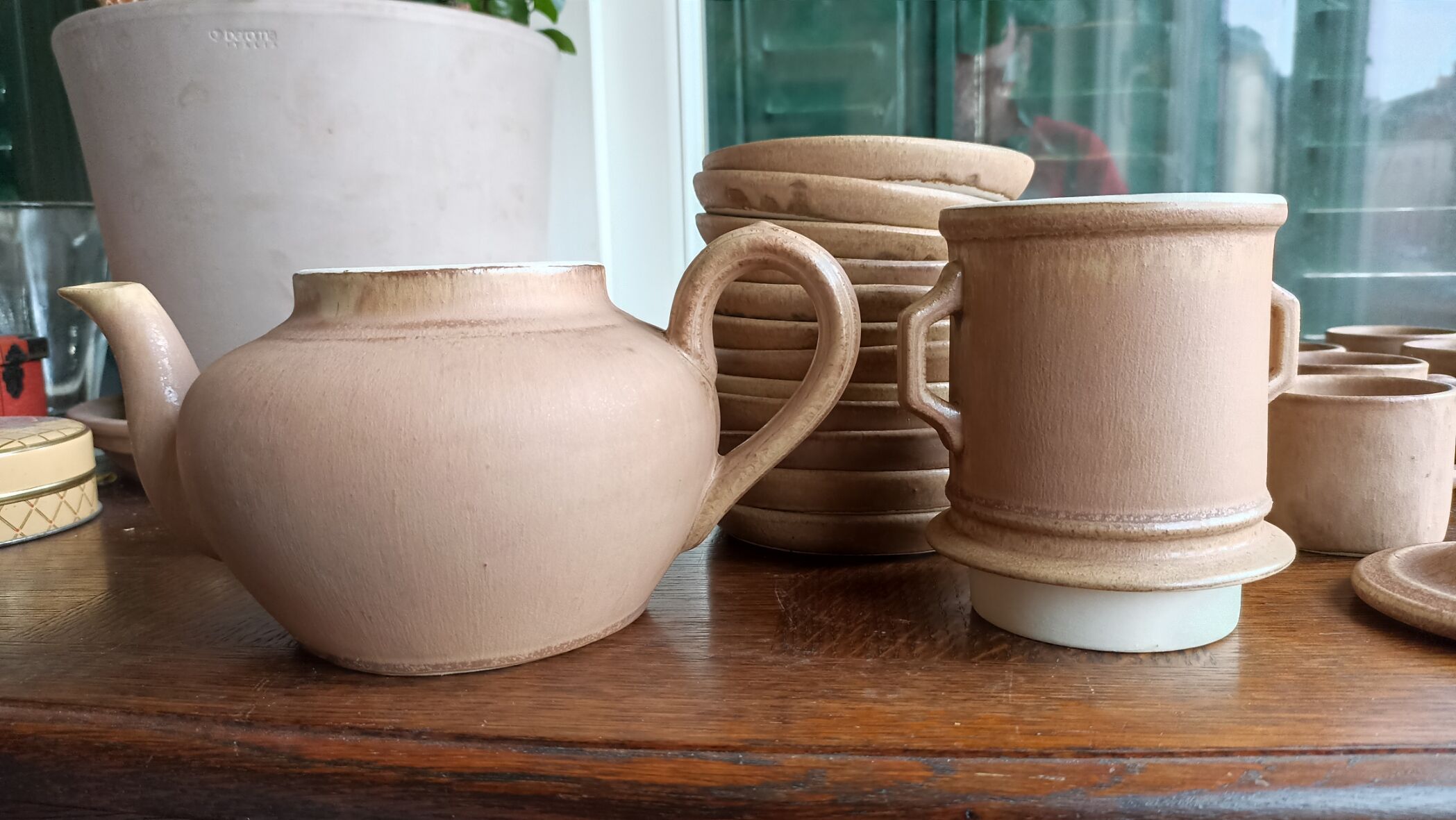 12-cup service with saucers and a pourer - Vieux grès de la Tour