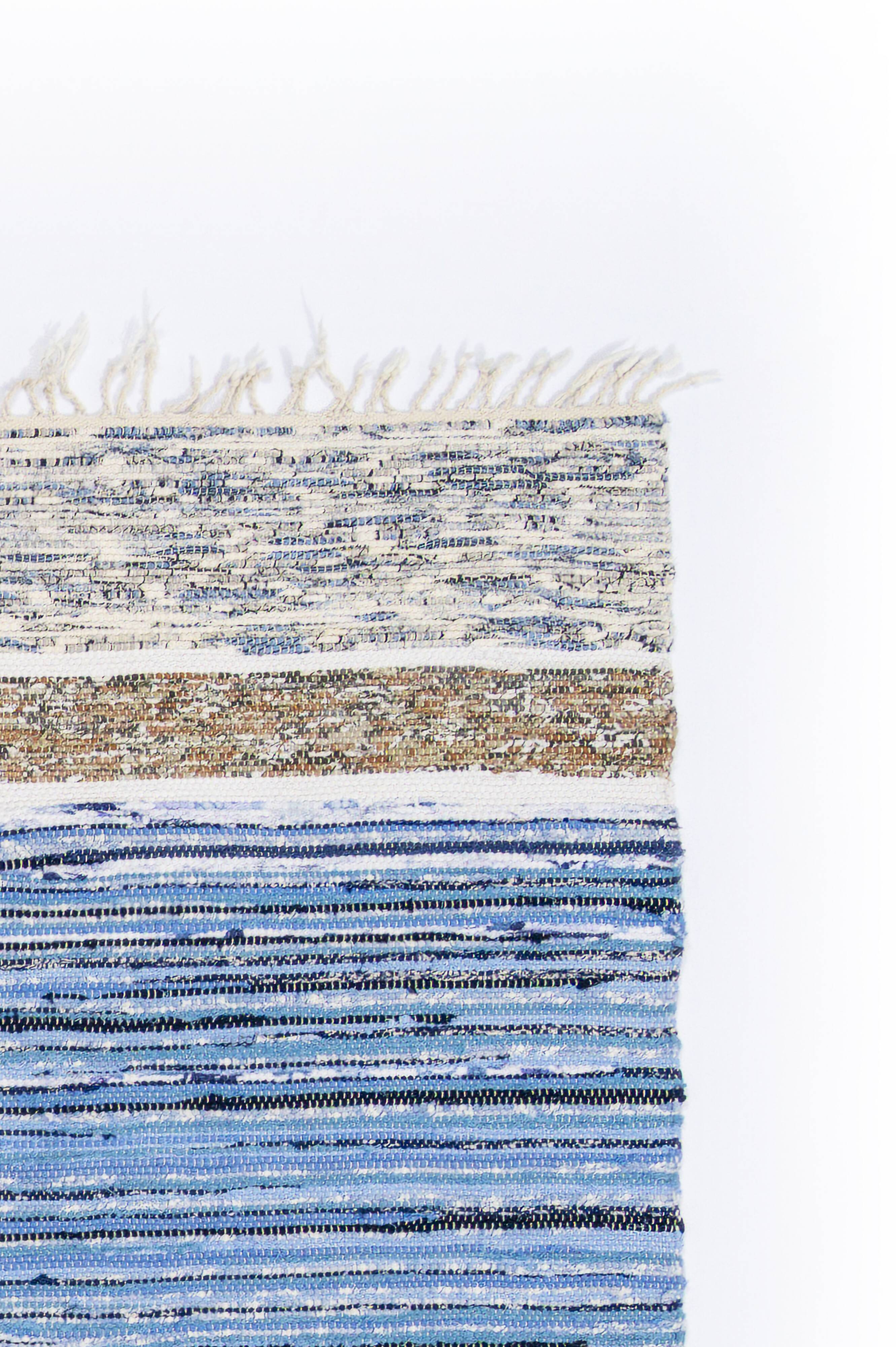 Scandinavian hand woven rag rug. 96/103 x 72 cm (38/41 x 28 in).
