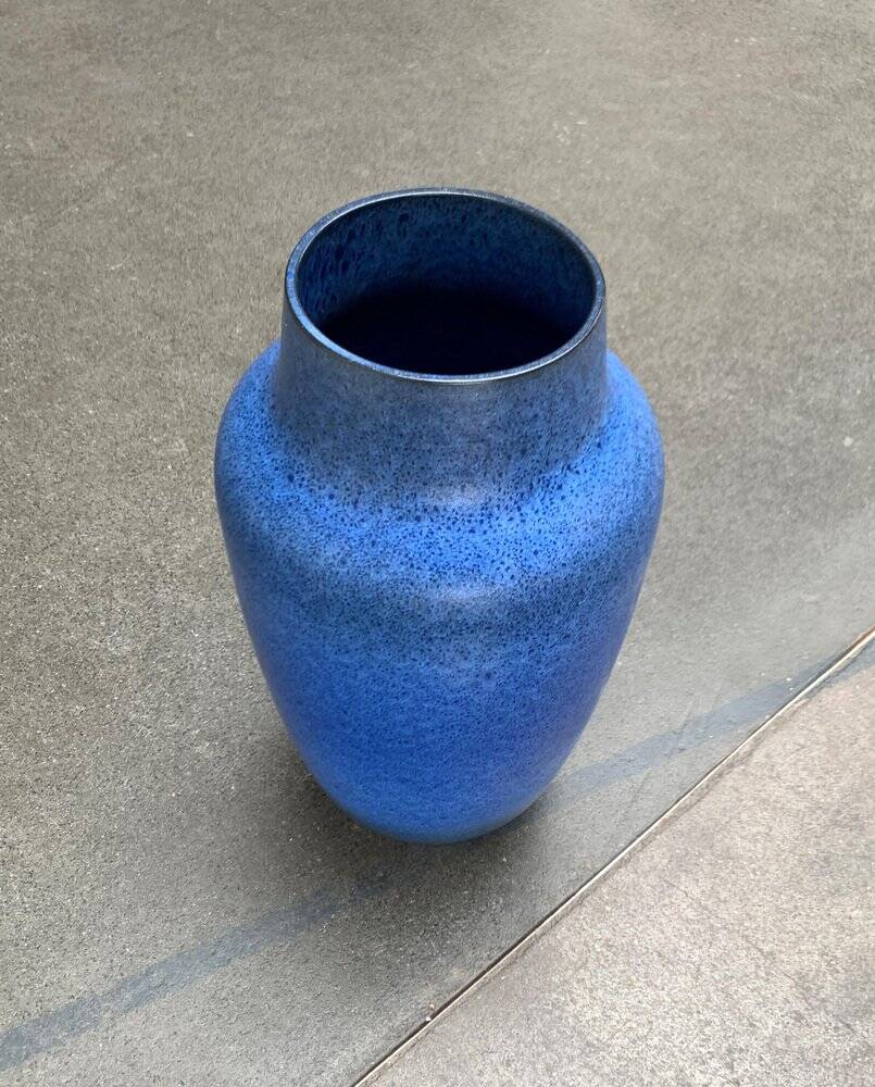 Large blue vase on a German workshop stand from the mid-20th century by Bückeburg Keramik, 1960s.