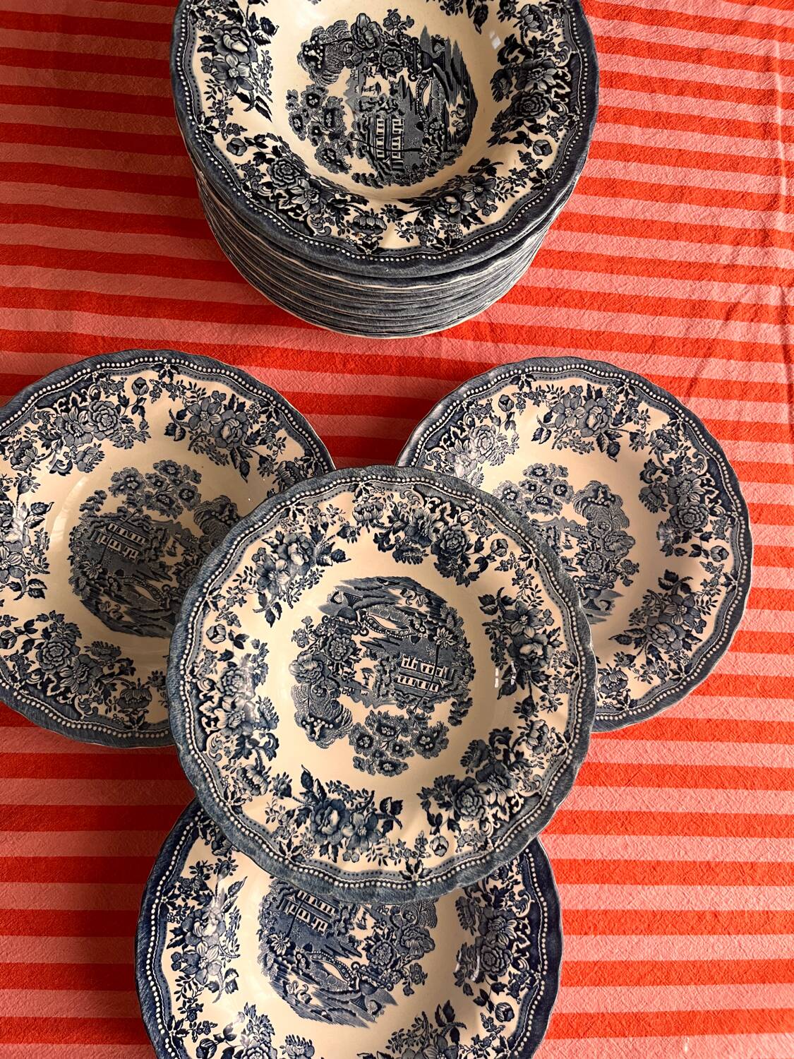 18 Churchill Plates