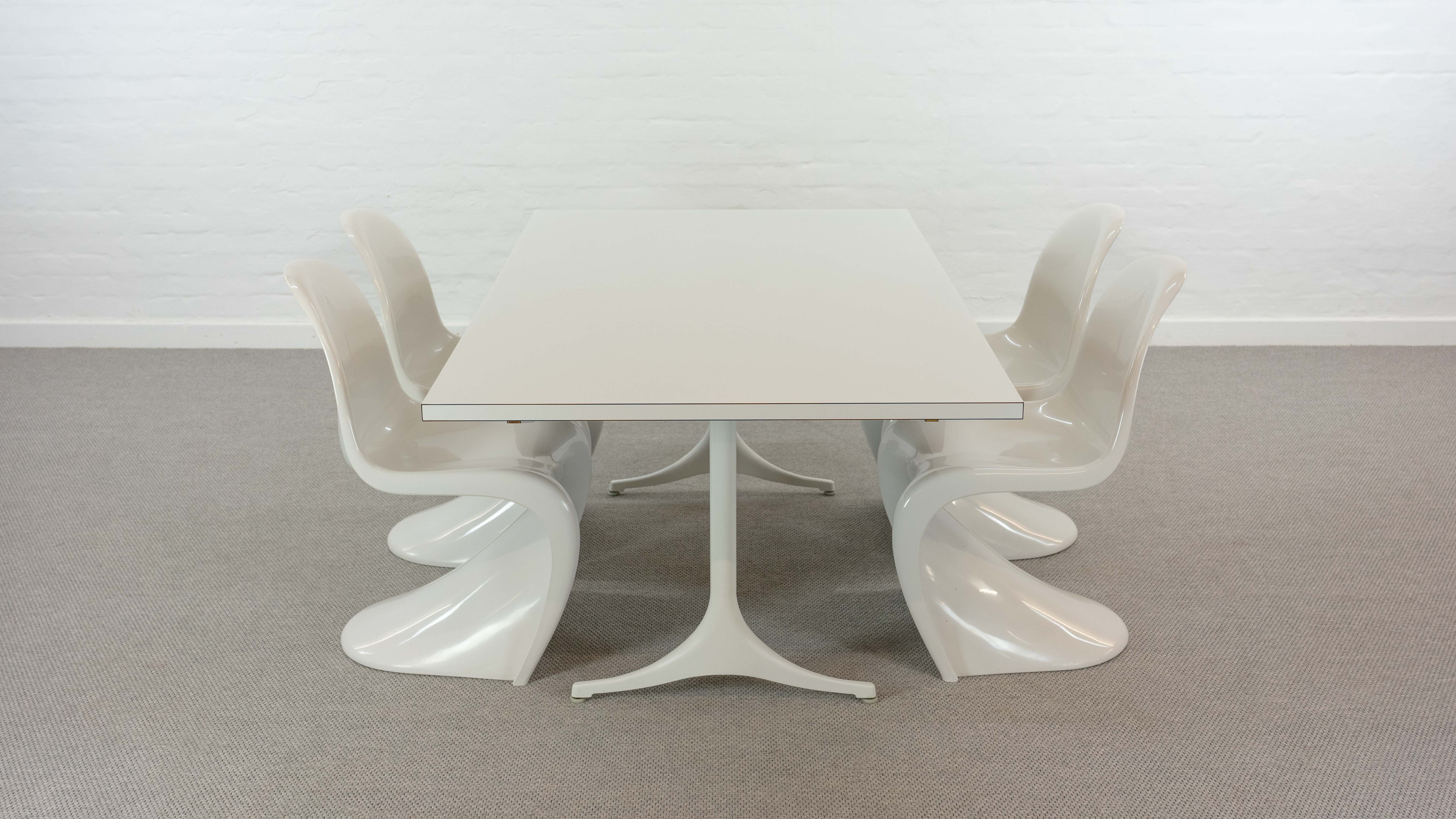 Extendable pedestal dining table by George Nelson for Herman Miller