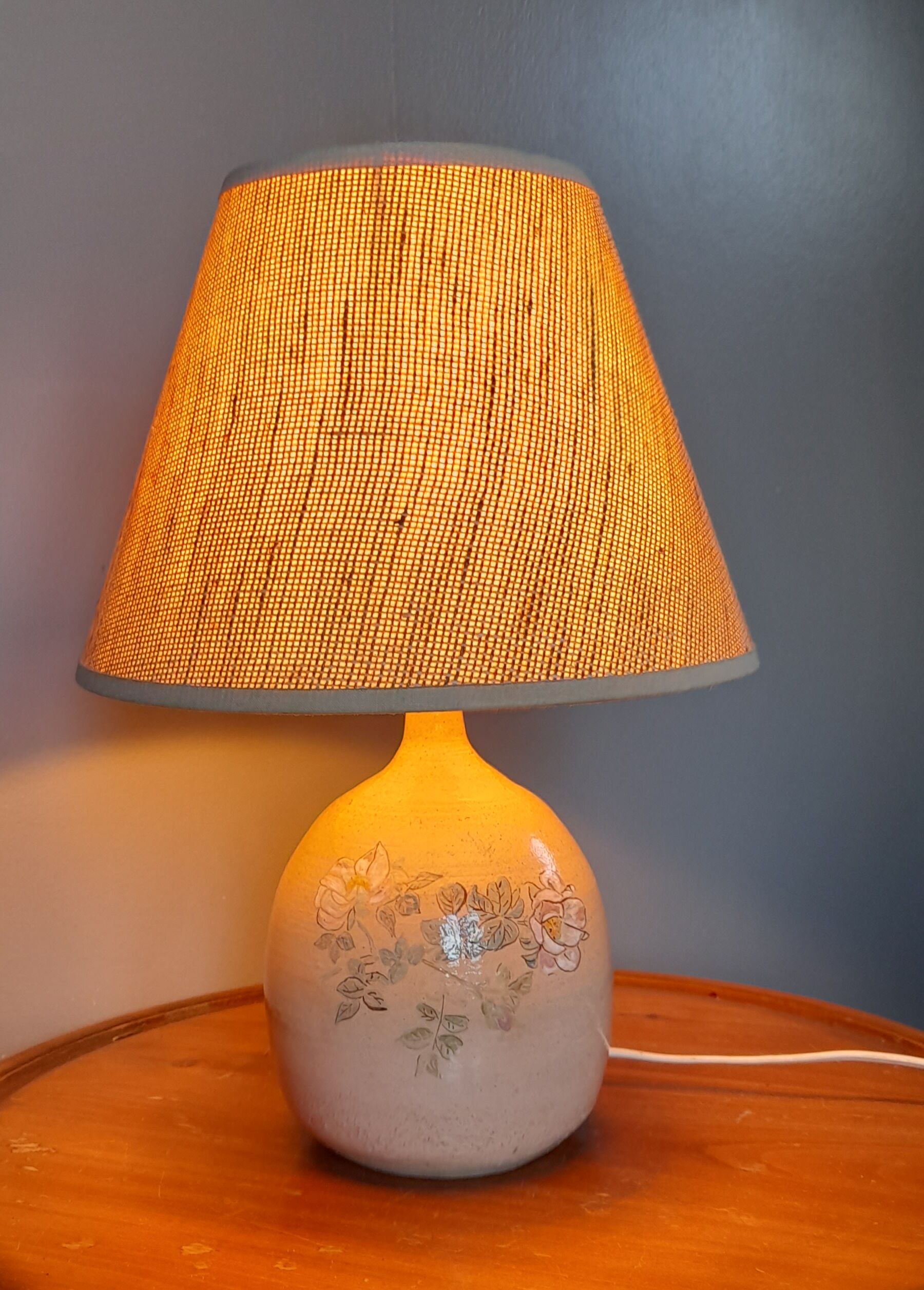 Lampe à Poser Beliani RODEIRO Céramique Orange Abat-jour Lin Conique Peint Main