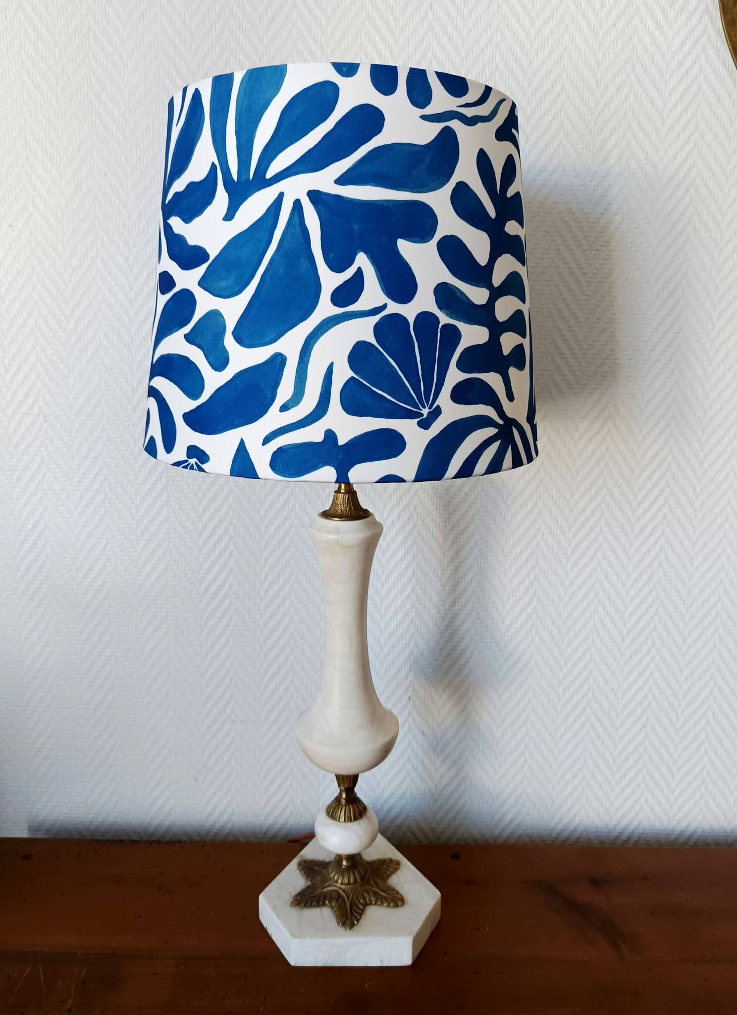 Alabaster lamp with gilding and seashells