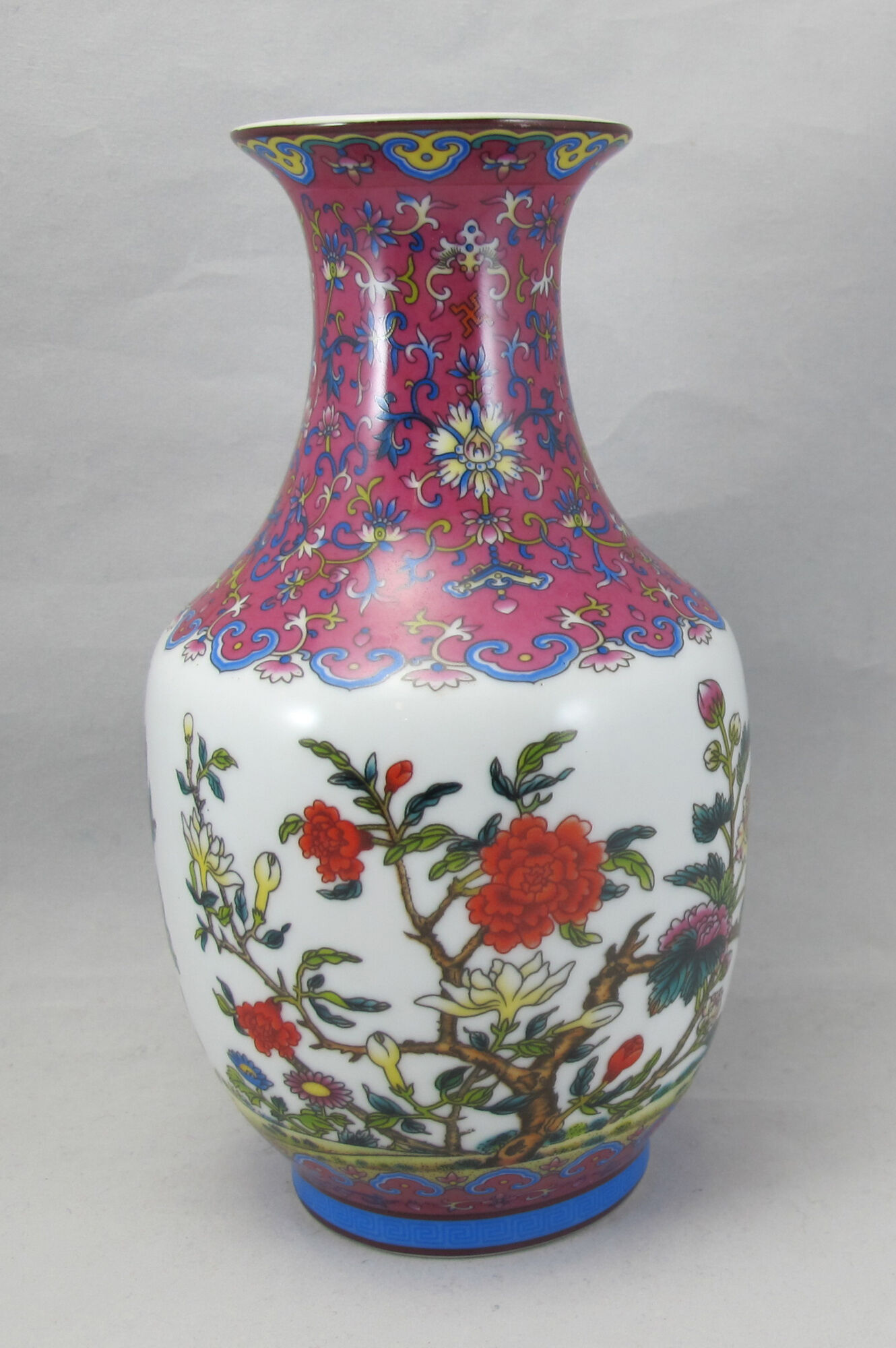 small pink family vase in Chinese porcelain China