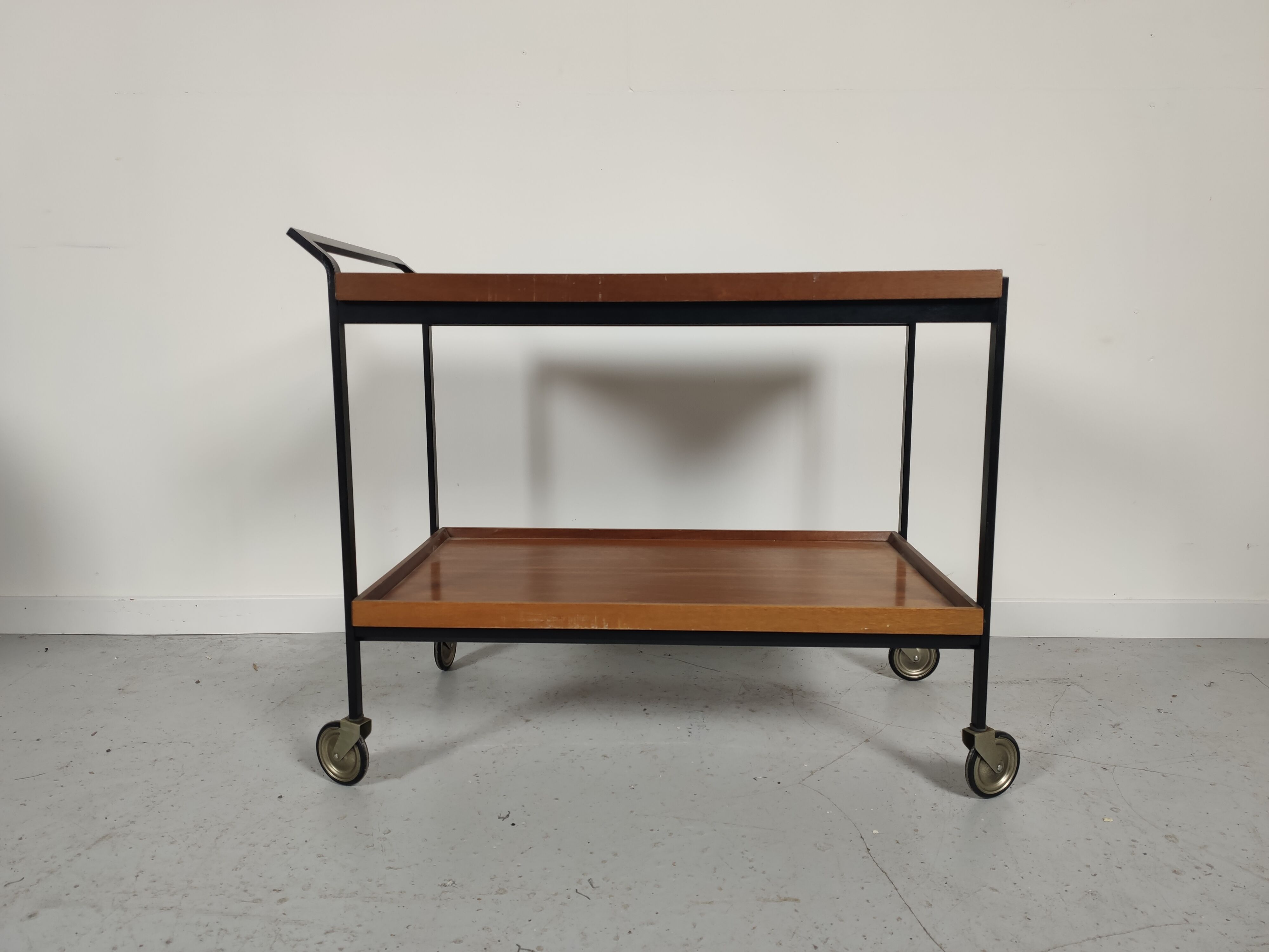 Scandinavian serving table 60/70
