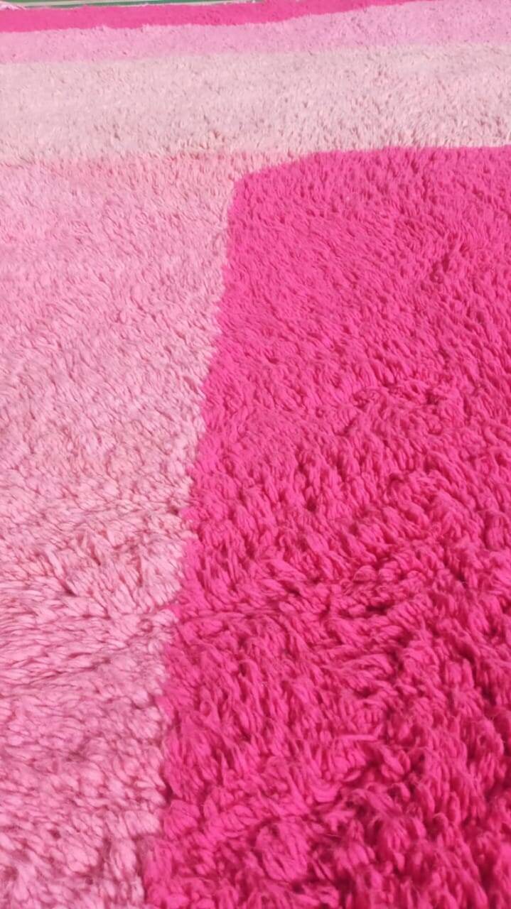 Large hand-woven Berber rug, size 200 x 300 cm