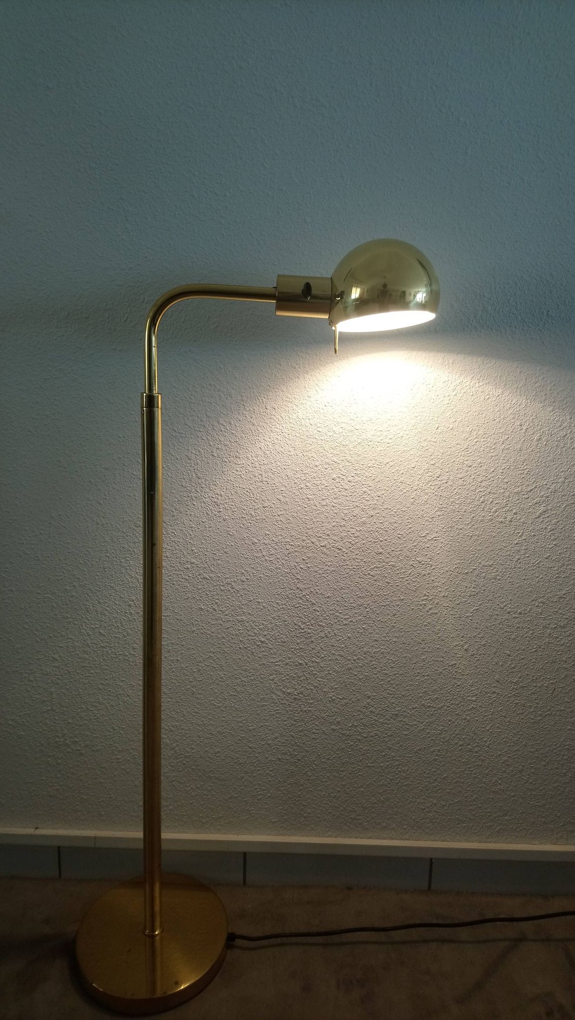 Lampadaire Métalarte en métal doré années 80