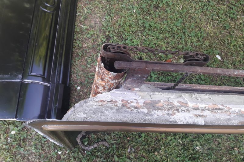 Fireplace XVIII° black marble louis XIV style with narrowed and floor slabs