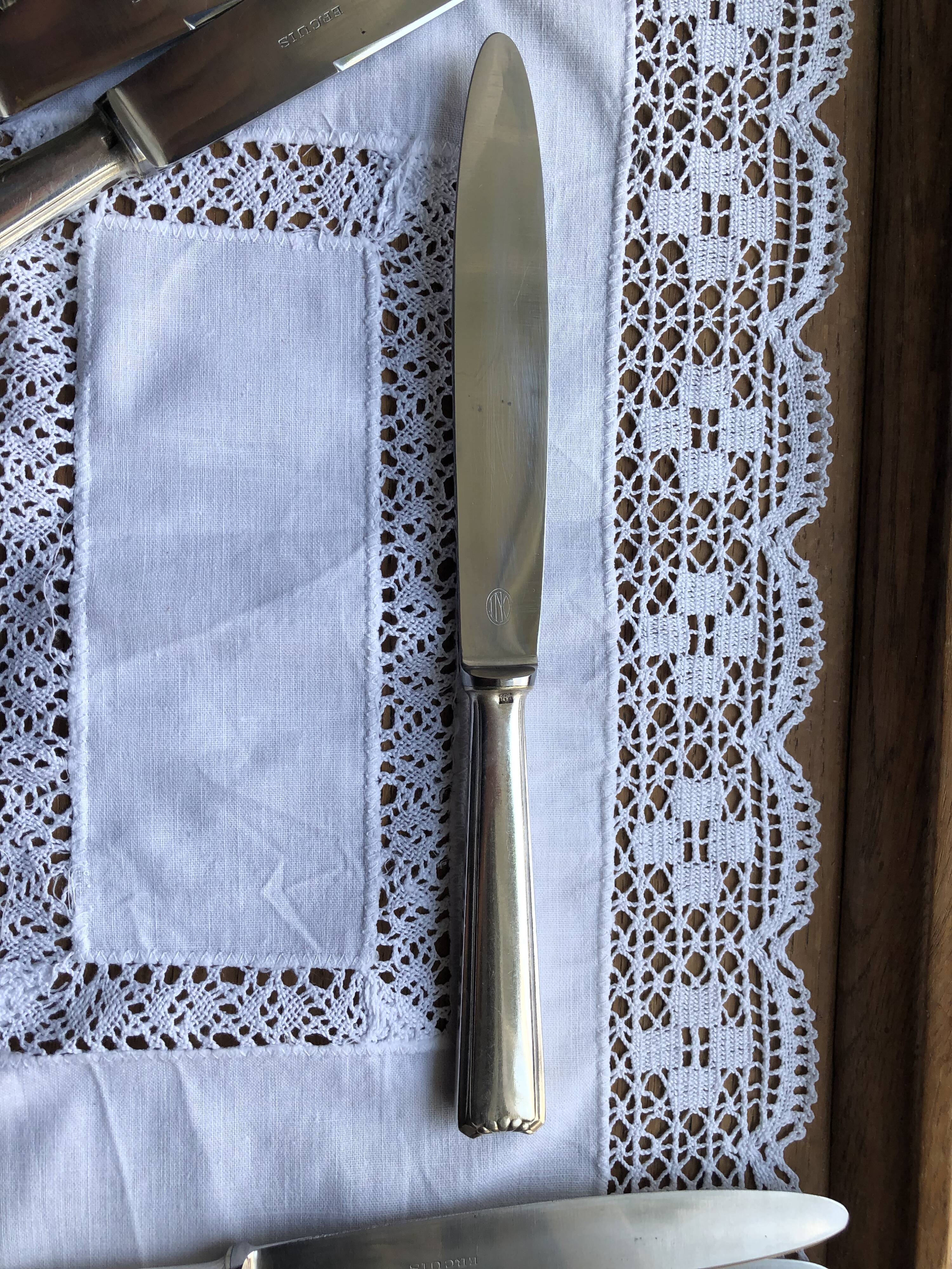 Série de 10 couteaux de table ercuis métal argenté