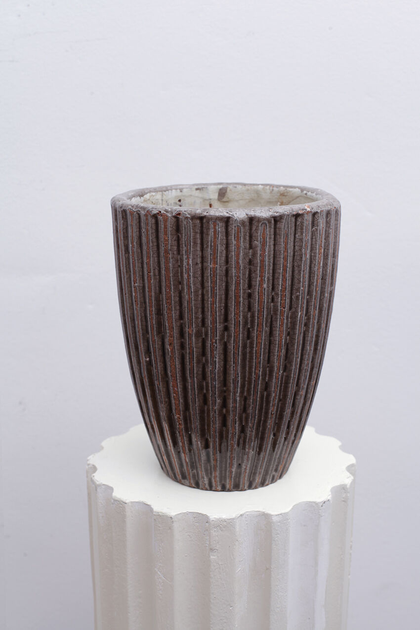 Thick sandstone vase