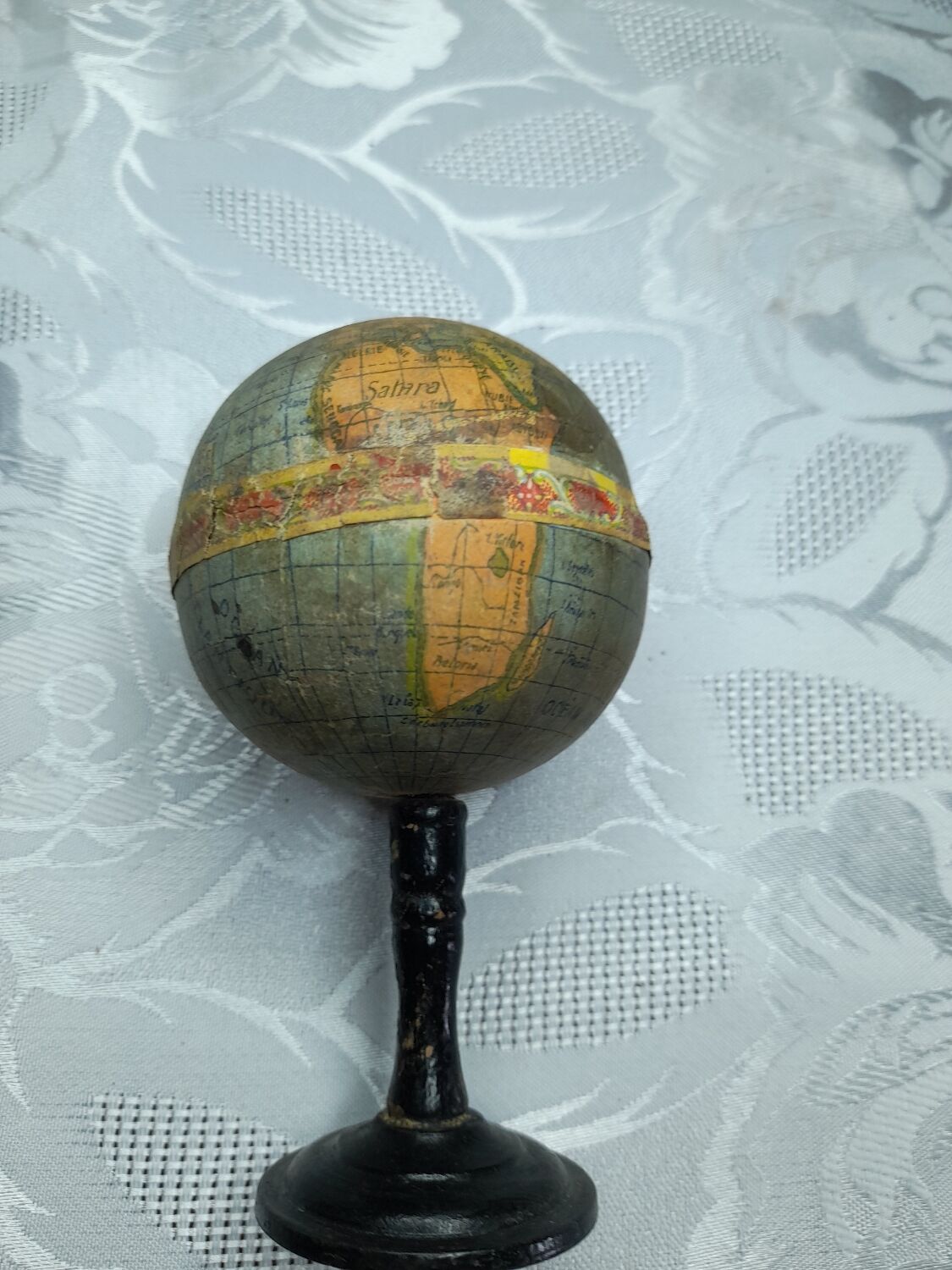 Globe terrestre miniature mappemonde