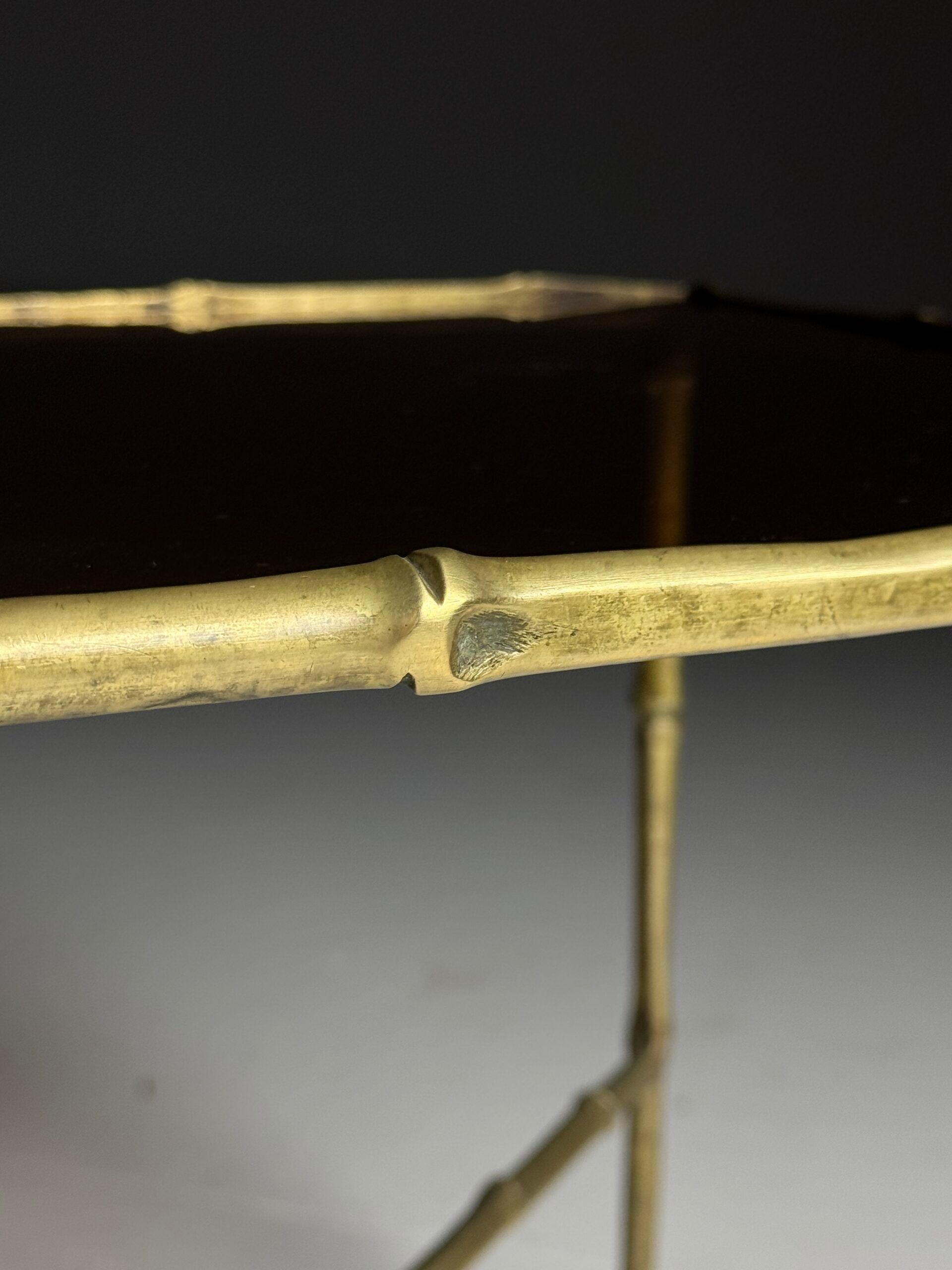 Table d'appoint en faux bambou