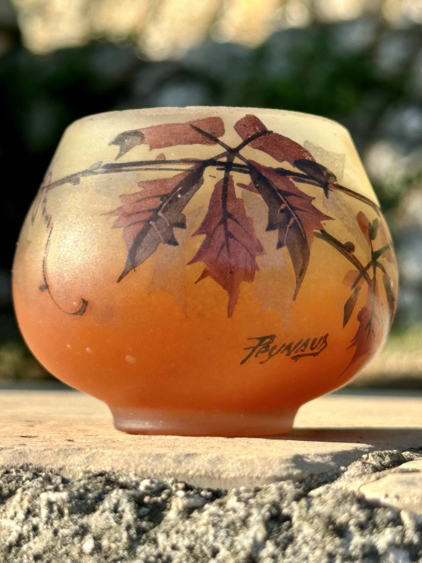 Vase miniature en verre dépoli par Jean -Simon Peynaud
