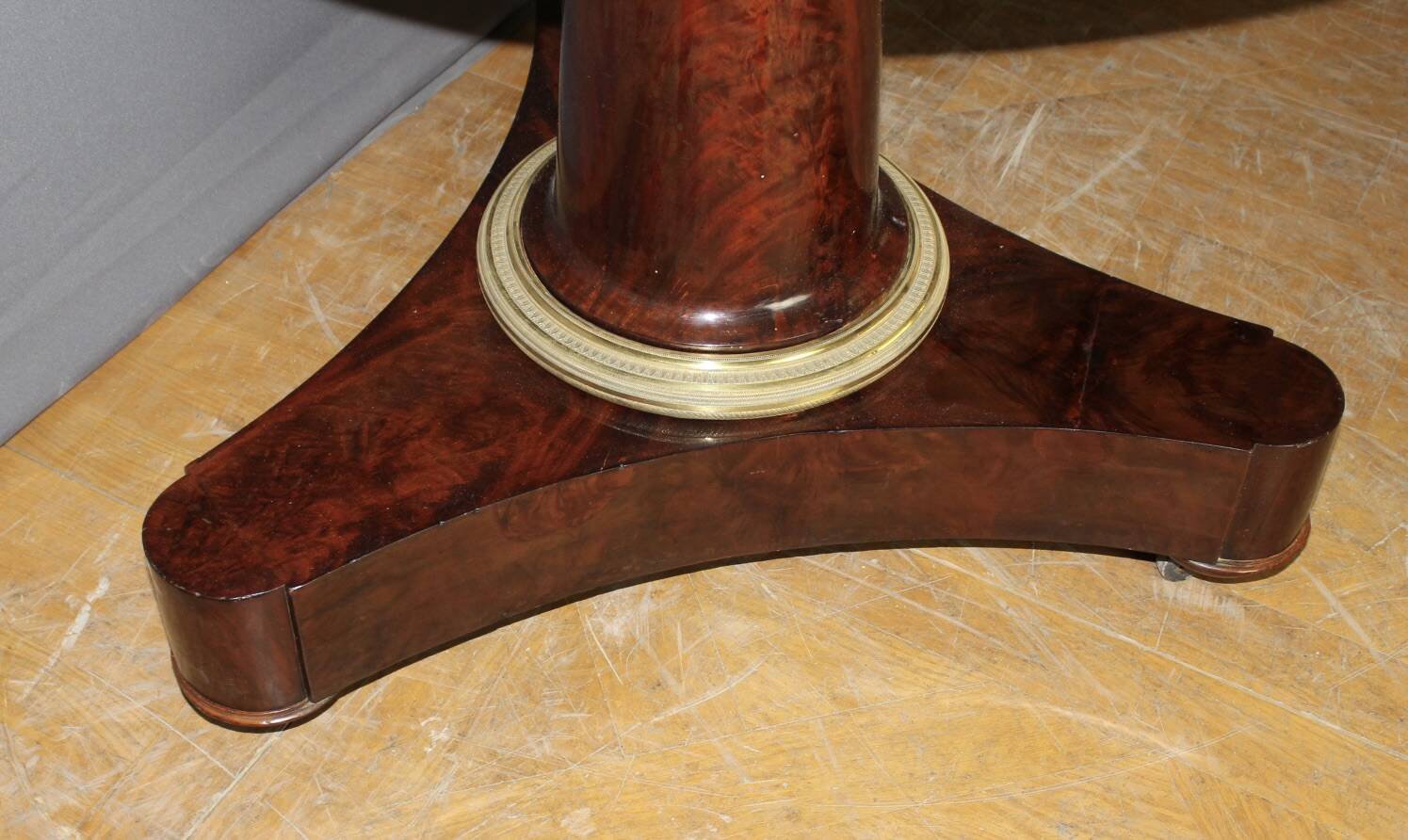 Guéridon d'époque Empire en acajou et bronze doré XIX