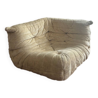 Canapé d’angle Togo ligne Roset en tissu velours beige