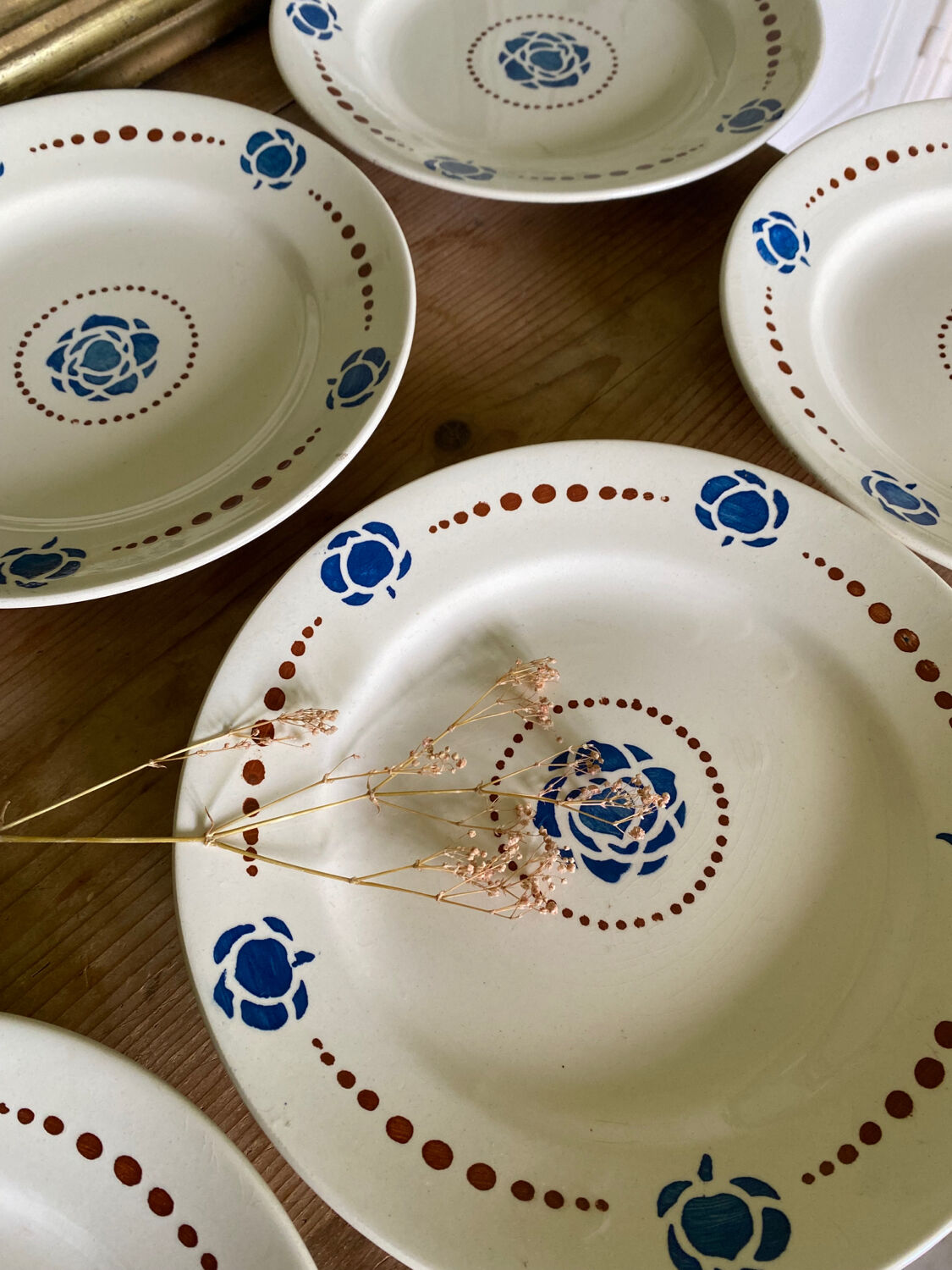 6 Lolette Longchamp iron earth flat plates