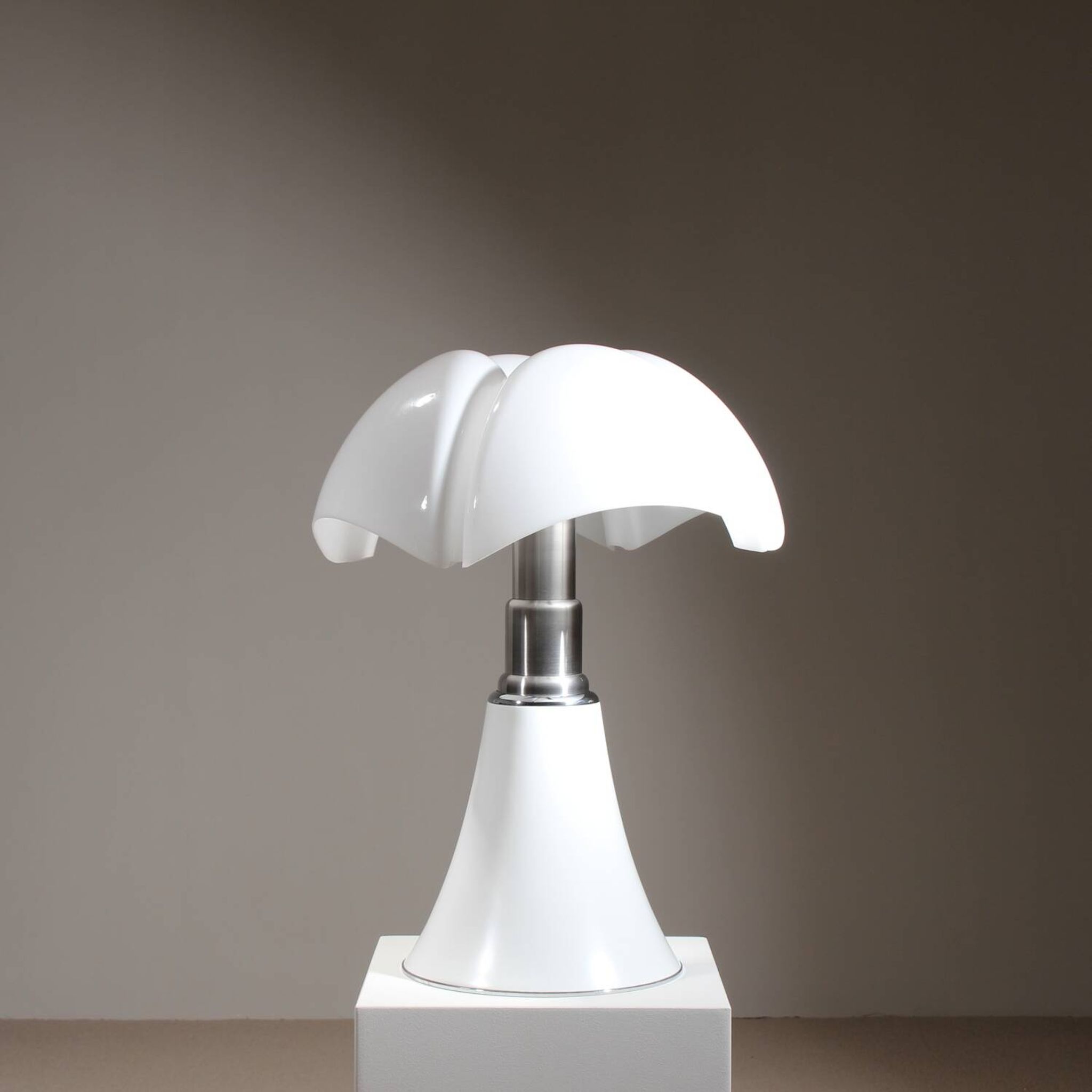 Large Lamp ‚Pipistrello 620‘ by Gae Aulenti for Martinelli Luce | Italy