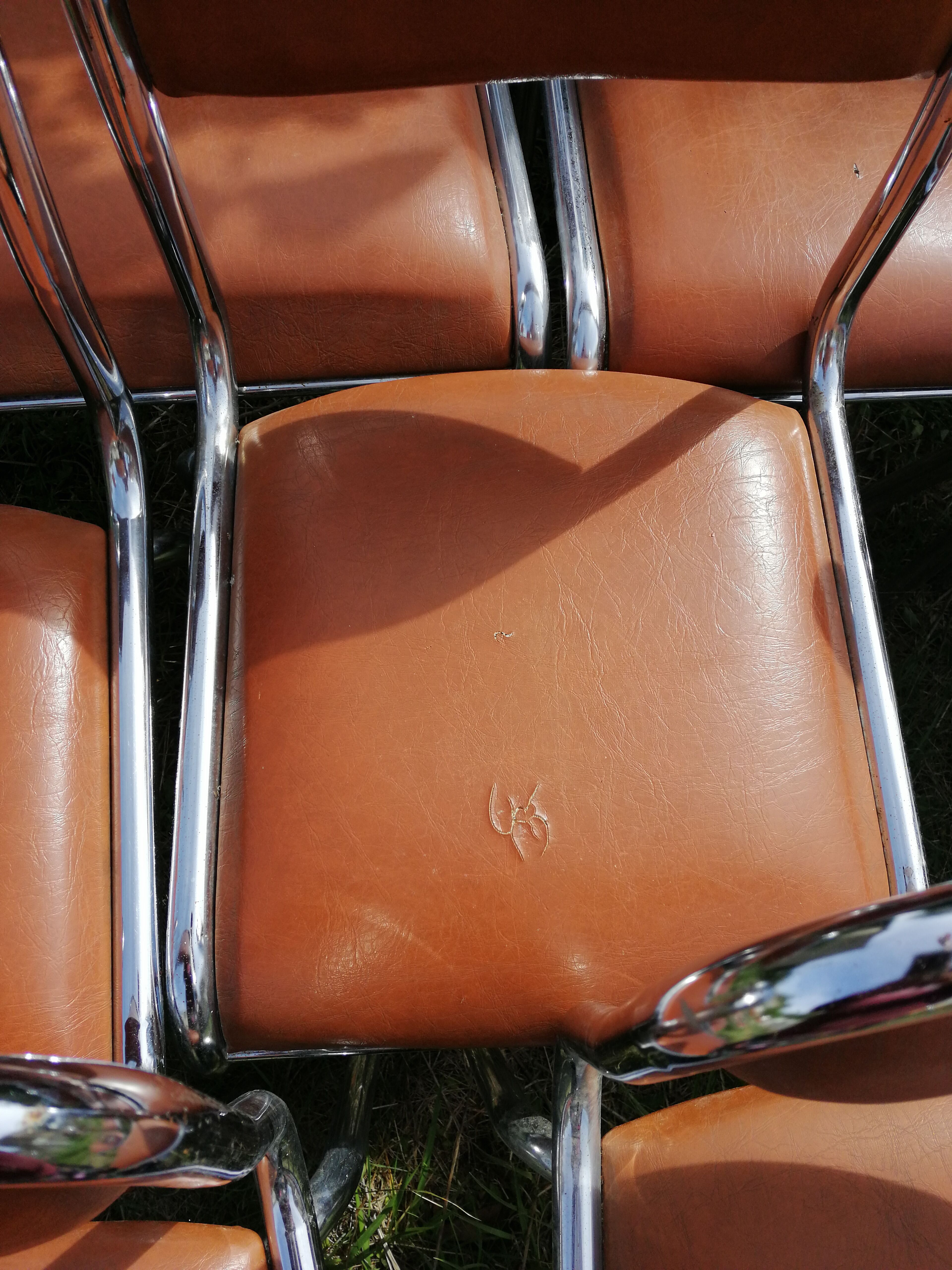 19 chaises