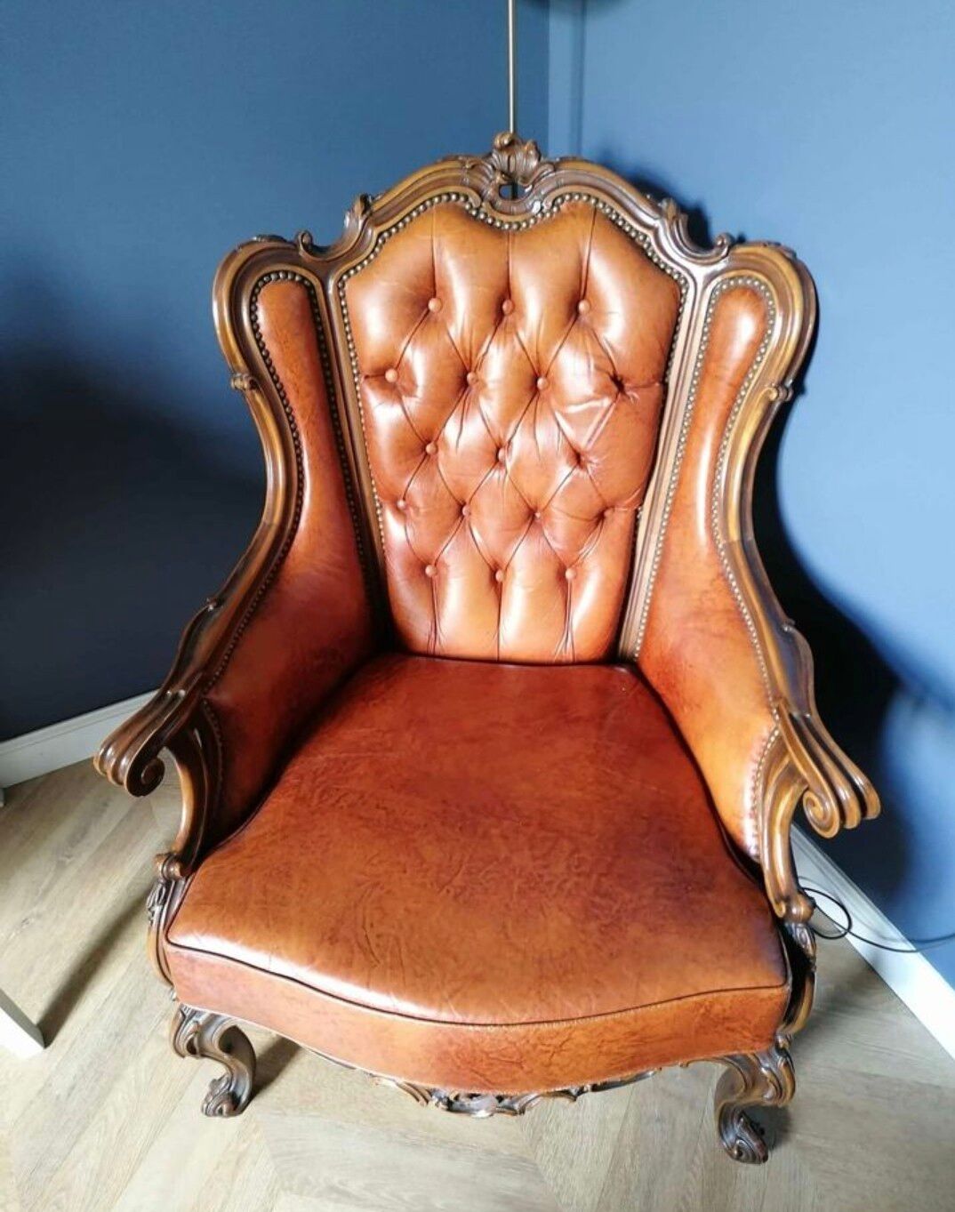 Vintage earchair "Chesterfield" leather