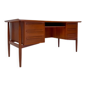 Bureau d'écriture en - arne