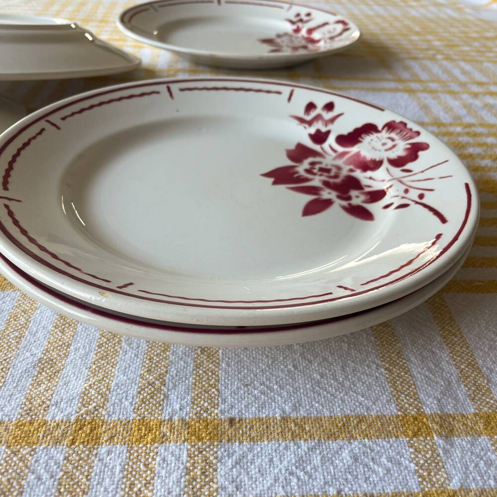 6 plates from the Badonviller pottery with a red flower design.
