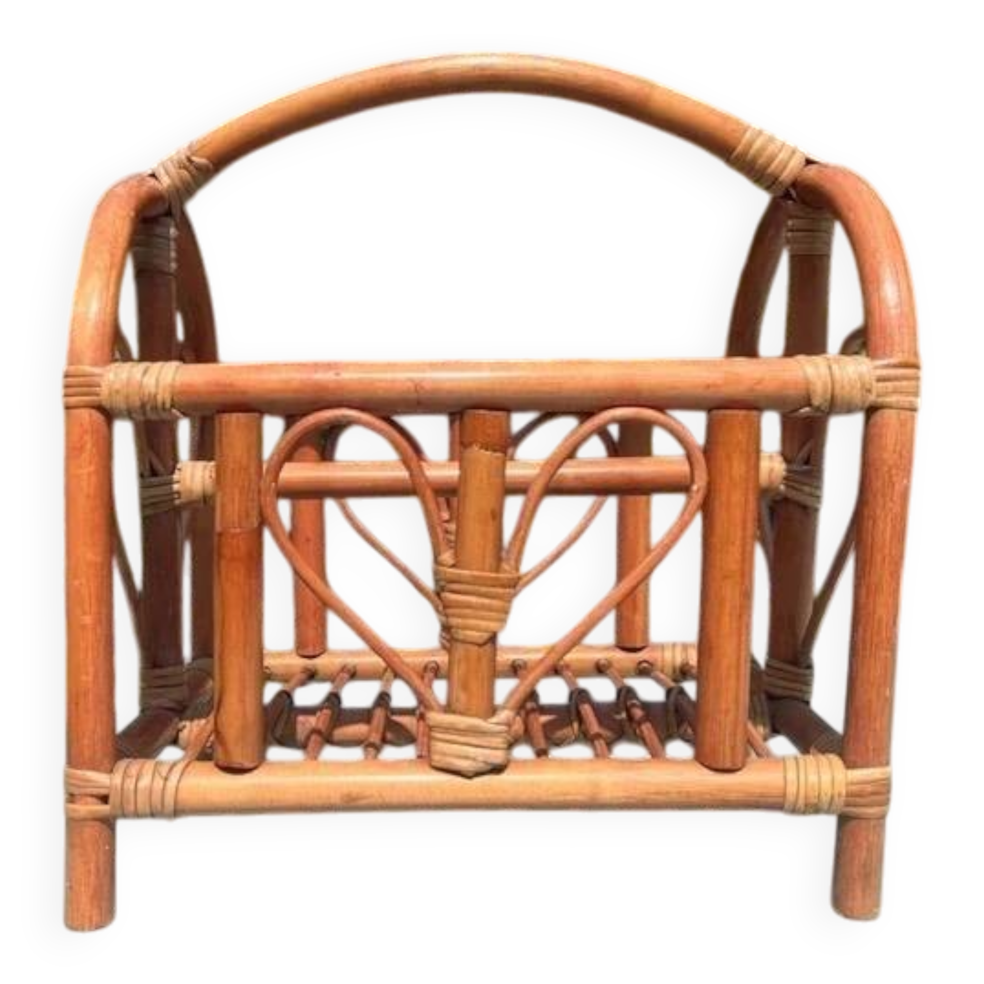 Vintage rattan magazine rack – Natural and retro elegance
