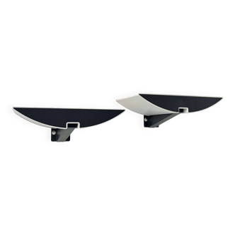 Pair of modernist wall lights, black and white lacquered metal, Italy 1980