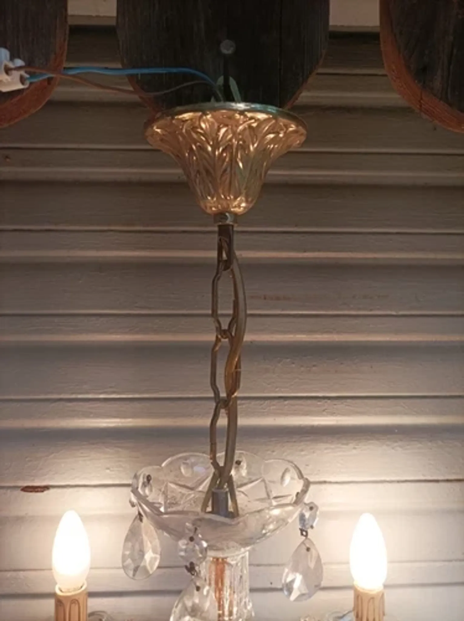 Very beautiful Venetian chandelier with 5 lights / complete and in working condition.