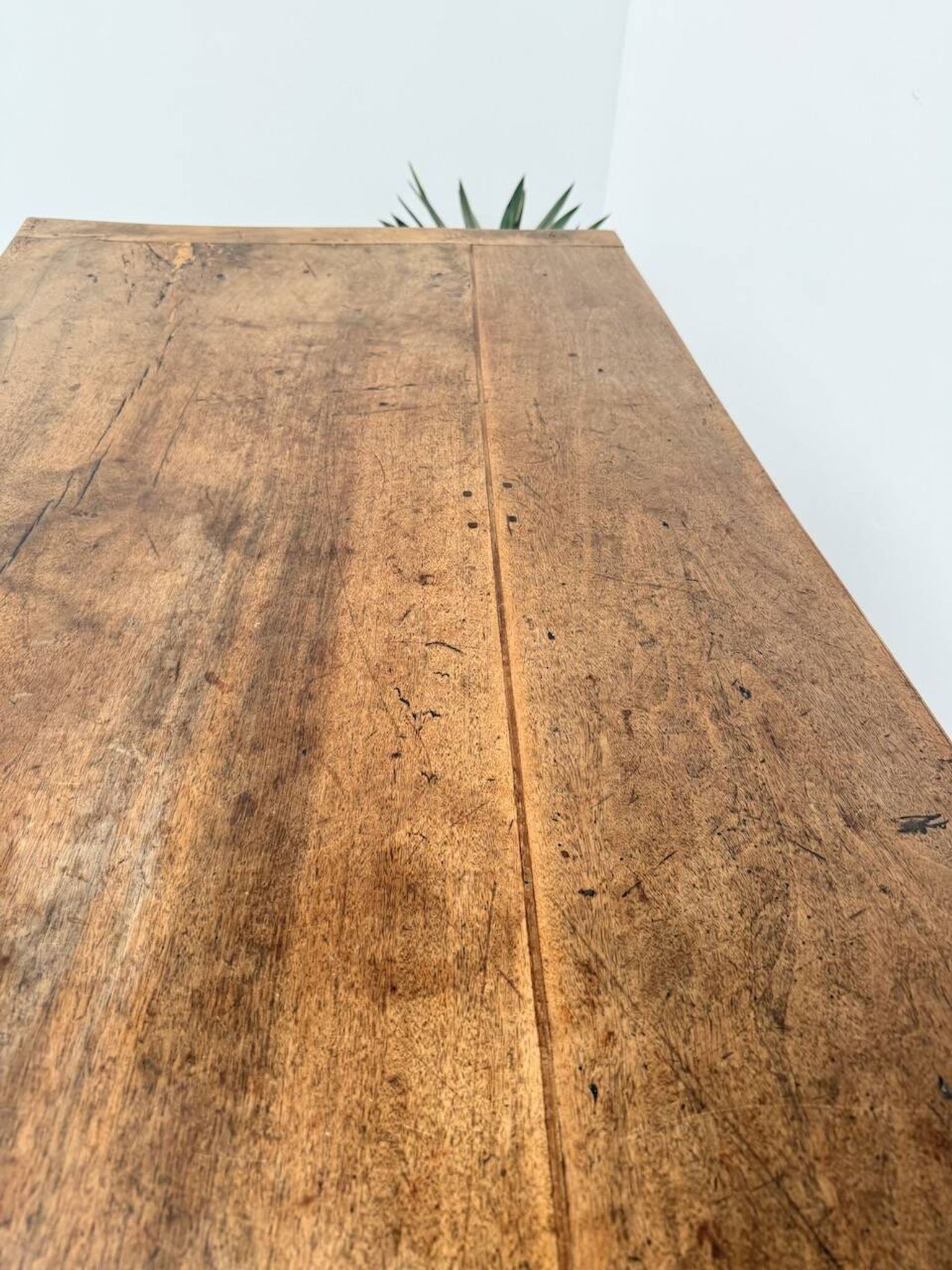 Table, drapière en noyer, XIXème s.