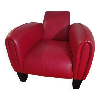 Fauteuil club design contemporain en cuir rouge – pièce sculpturale