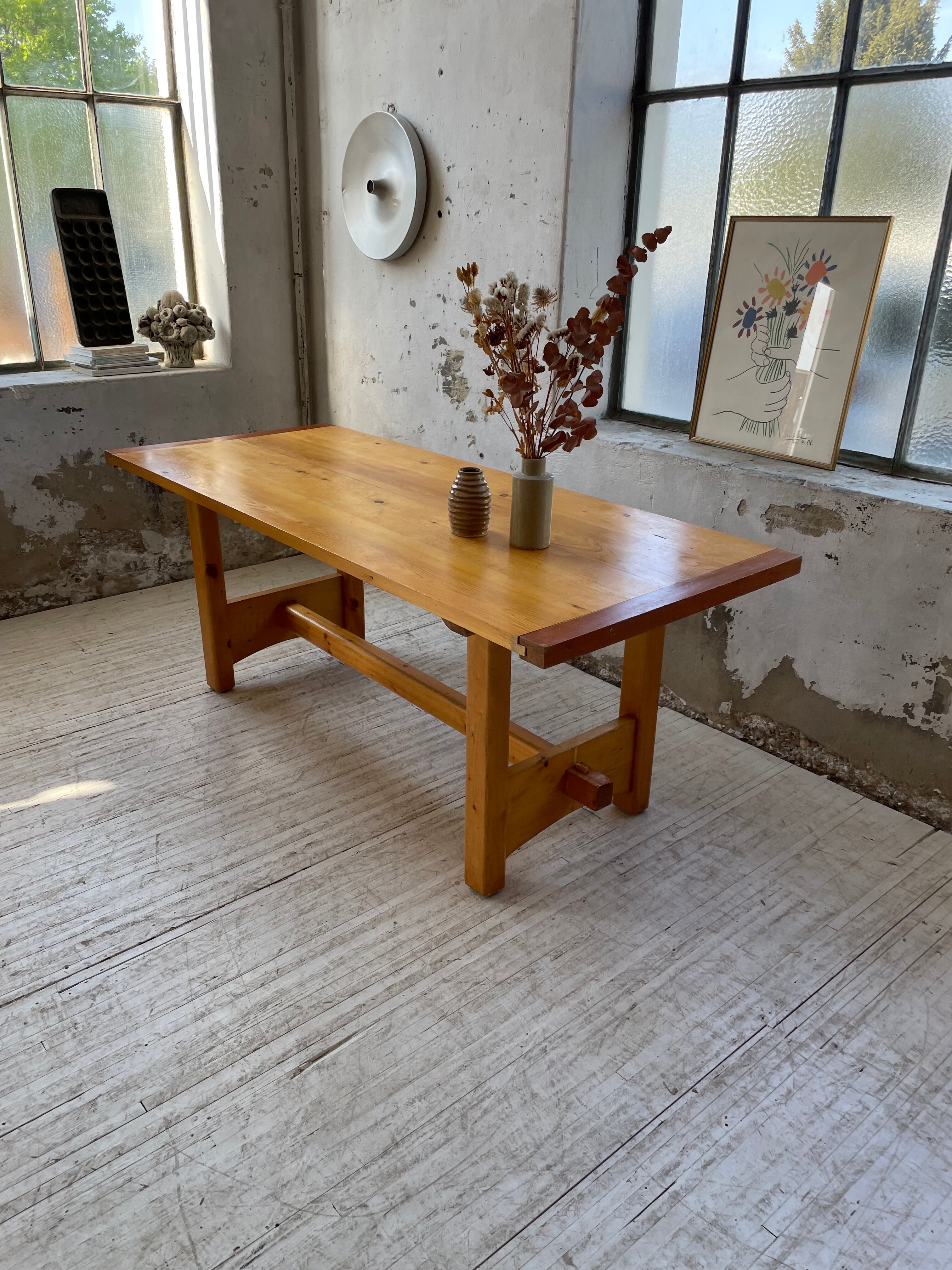 Mountain furniture table in pine 2m